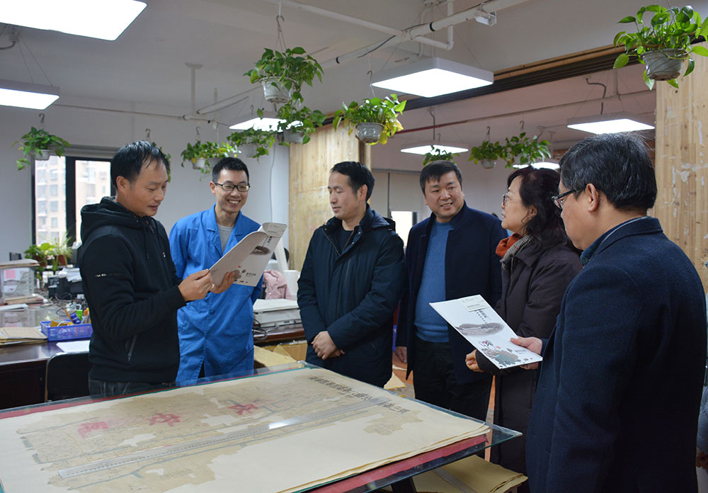 集团公司领导来公司慰问3.jpg