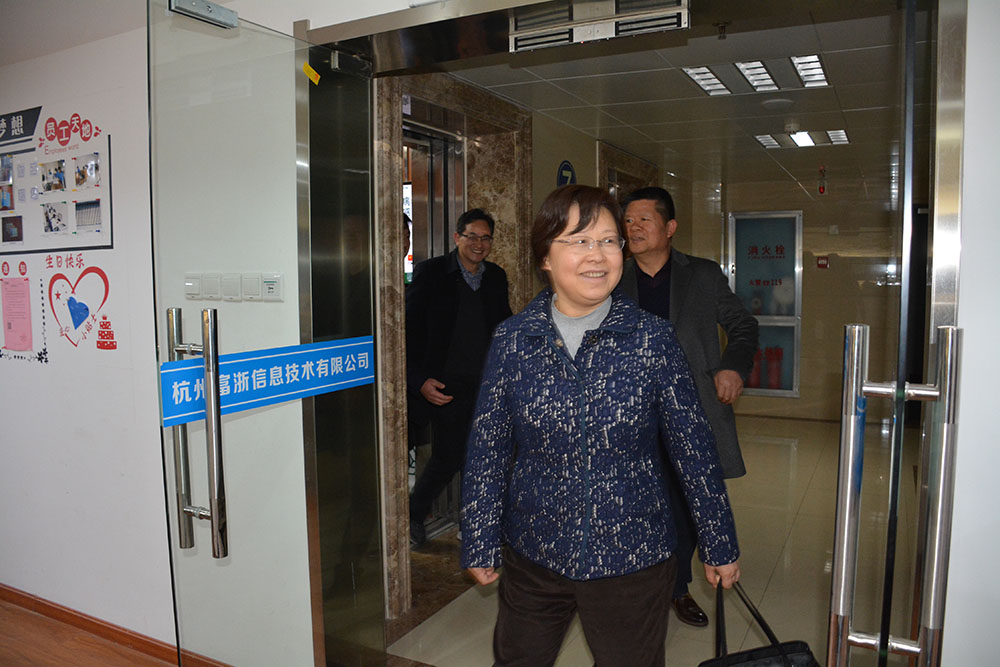 省委副秘书长、省档案局局长刘芸带队来公司开展“服务企业、服务群众、服务基层“活动1.jpg